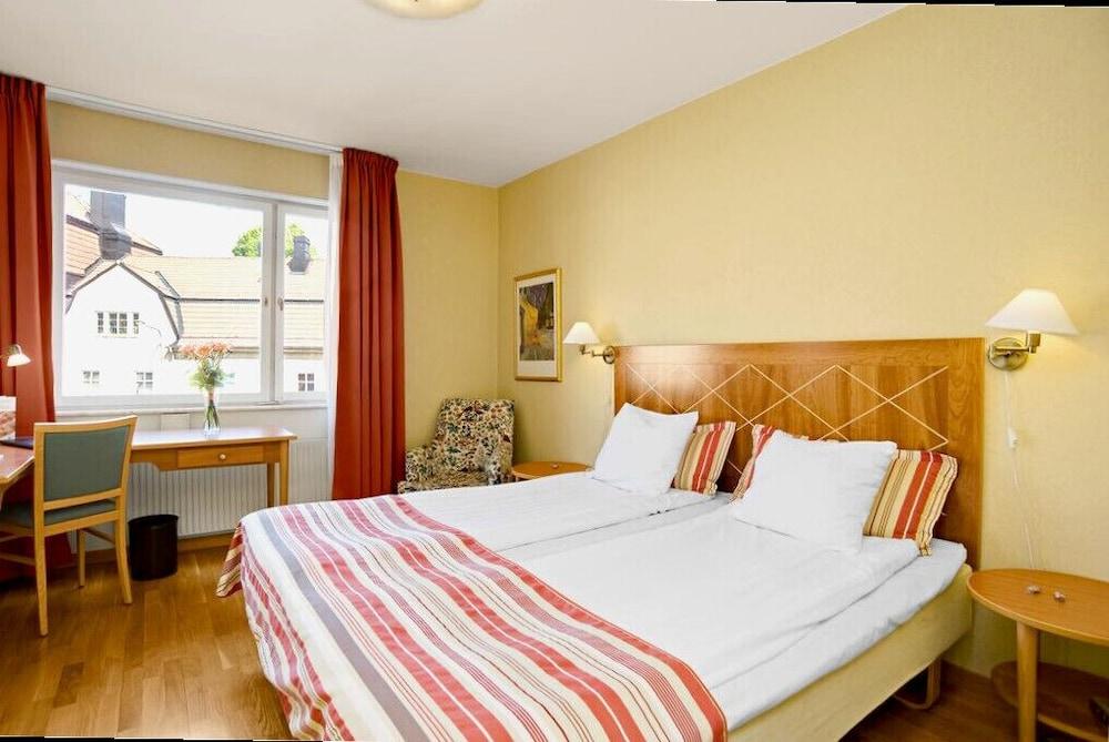 Abrins Hotel Вестерос Экстерьер фото